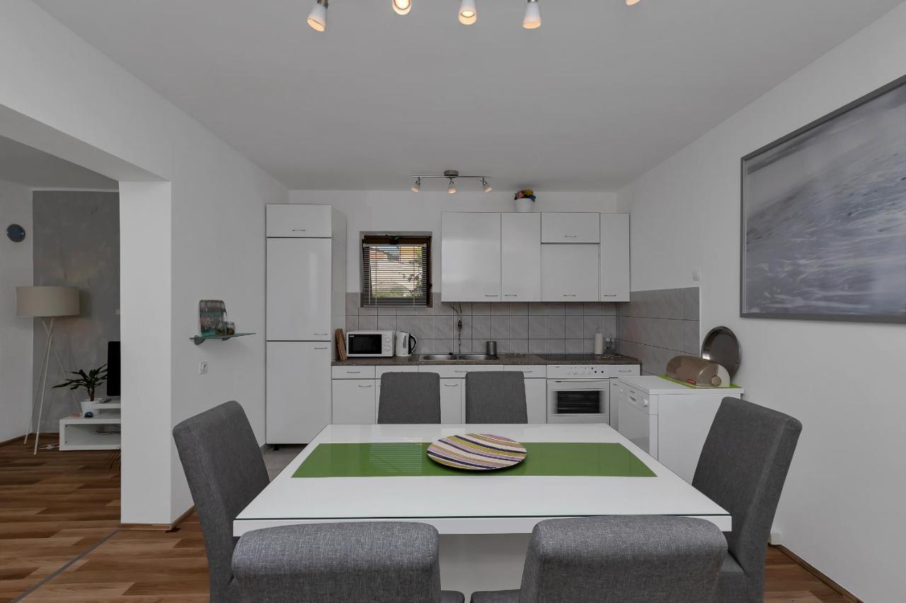 Apartment Sabina Макарска Екстериор снимка