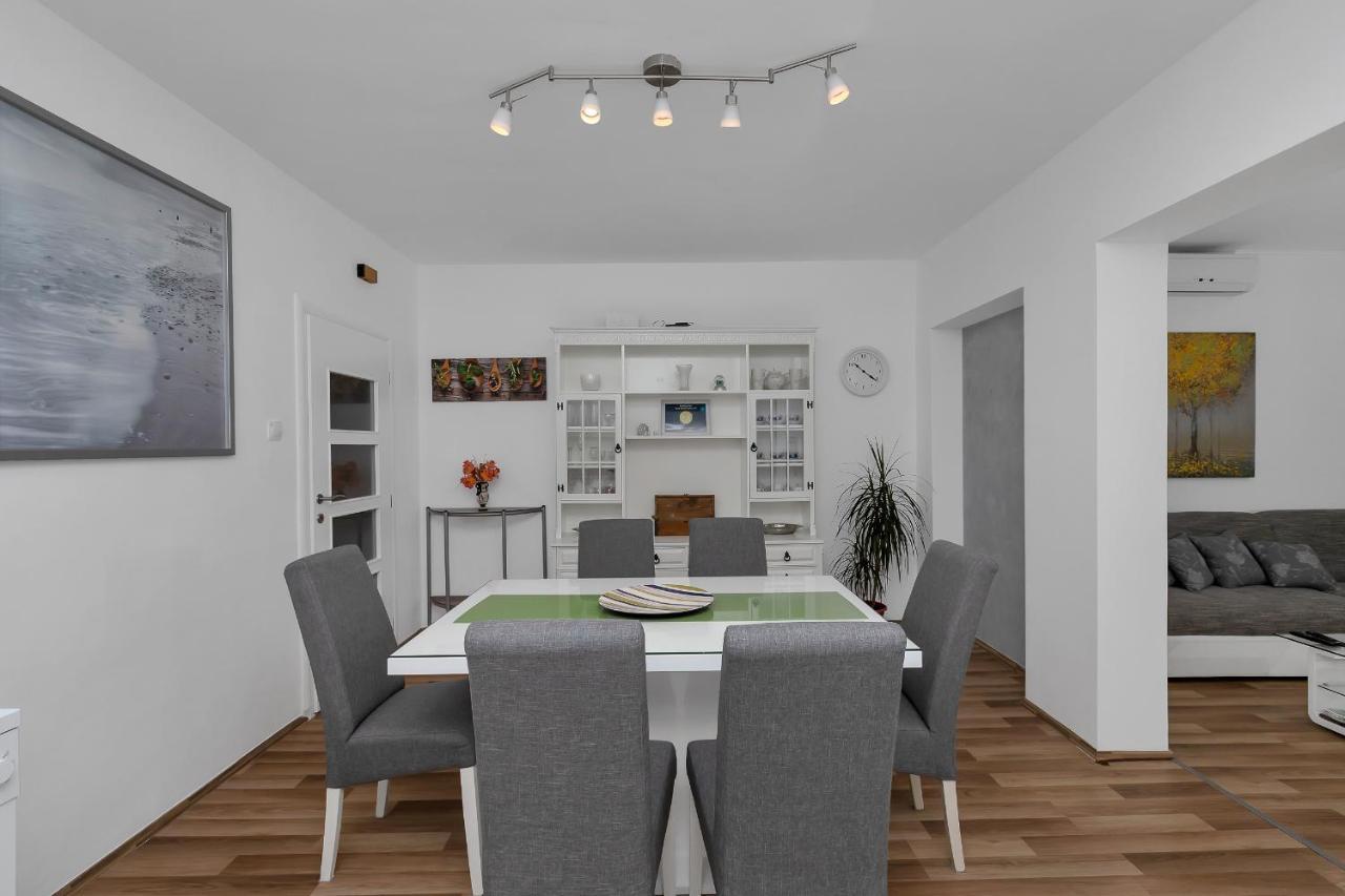 Apartment Sabina Макарска Екстериор снимка