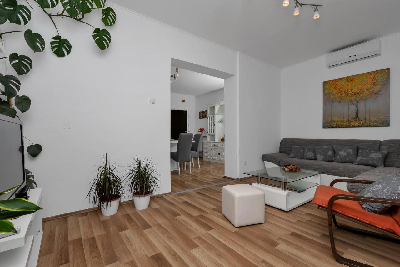 Apartment Sabina Макарска Екстериор снимка